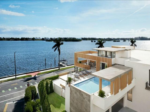 Продажа дома по адресу 6315 S Flagler Drive - фото 6932256