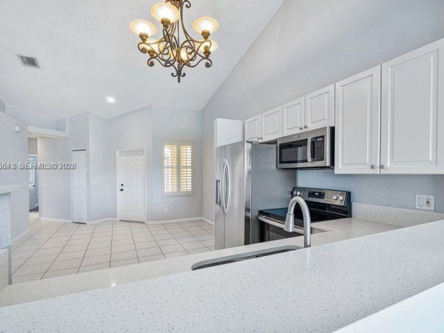 Дом в аренду по адресу 2437 S Coral Trace Cir 2437 - фото 7427406