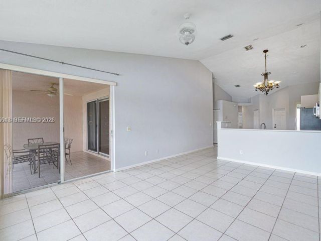 Дом в аренду по адресу 2437 S Coral Trace Cir 2437 - фото 7427408