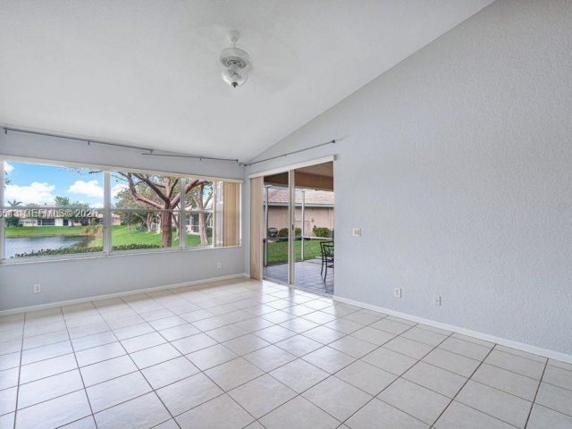 Дом в аренду по адресу 2437 S Coral Trace Cir 2437 - фото 7427409