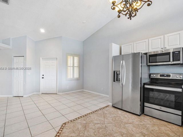 Дом в аренду по адресу 2437 S Coral Trace Cir 2437 - фото 7427410