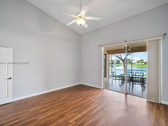 Дом в аренду по адресу 2437 S Coral Trace Cir 2437 - фото 7427413