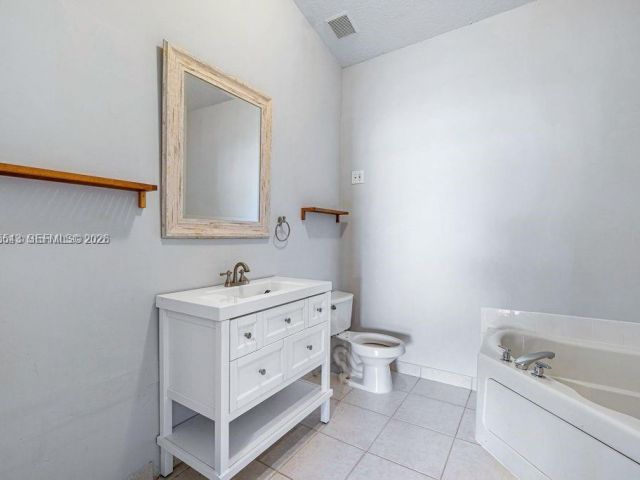 Дом в аренду по адресу 2437 S Coral Trace Cir 2437 - фото 7427416