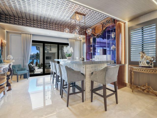 Продажа дома по адресу 176 S Hibiscus Drive - фото 6932908