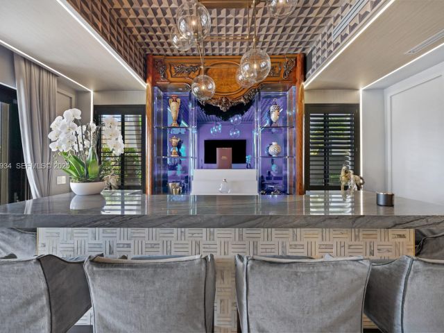 Продажа дома по адресу 176 S Hibiscus Drive - фото 6932909