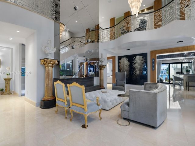 Продажа дома по адресу 176 S Hibiscus Drive - фото 6932911