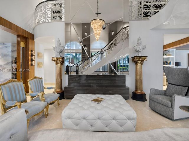 Продажа дома по адресу 176 S Hibiscus Drive - фото 6932912