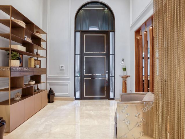 Продажа дома по адресу 176 S Hibiscus Drive - фото 6932916