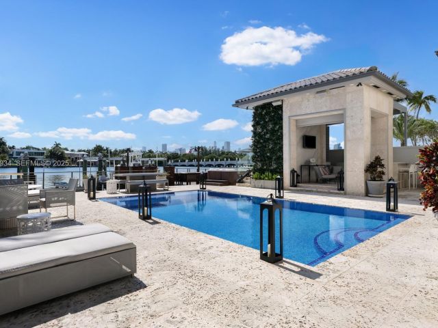 Продажа дома по адресу 176 S Hibiscus Drive - фото 6932919