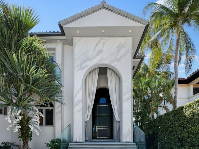 Продажа дома по адресу 176 S Hibiscus Drive - фото 6932922