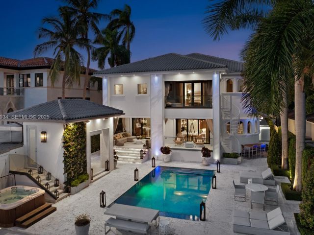 Продажа дома по адресу 176 S Hibiscus Drive - фото 6932925