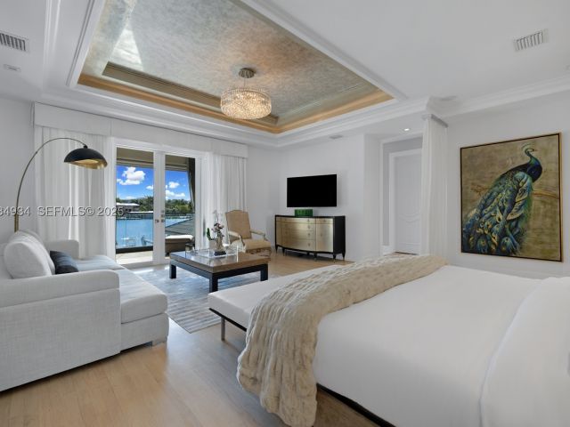 Продажа дома по адресу 176 S Hibiscus Drive - фото 8077542