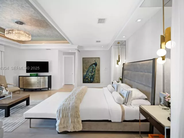 Продажа дома по адресу 176 S Hibiscus Drive - фото 9076802