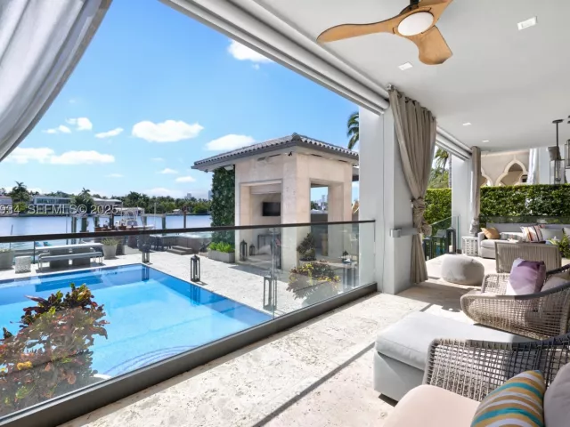 Продажа дома по адресу 176 S Hibiscus Drive - фото 9076819