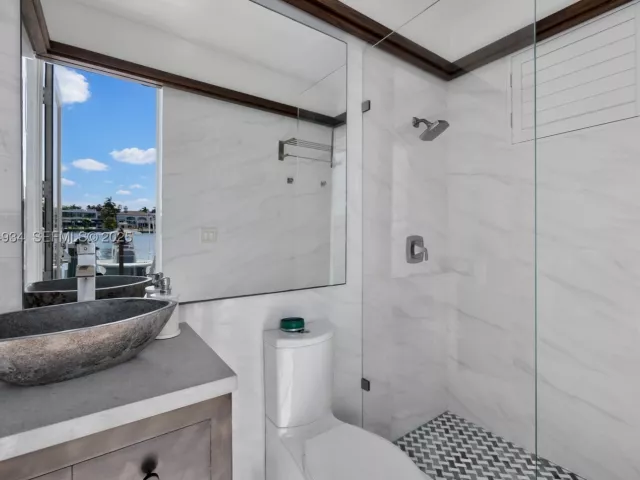 Продажа дома по адресу 176 S Hibiscus Drive - фото 9076823