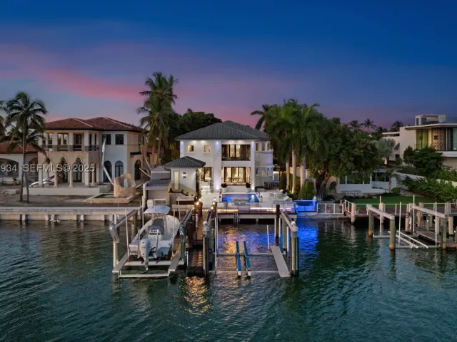 Продажа дома по адресу 176 S Hibiscus Drive - фото 9076831