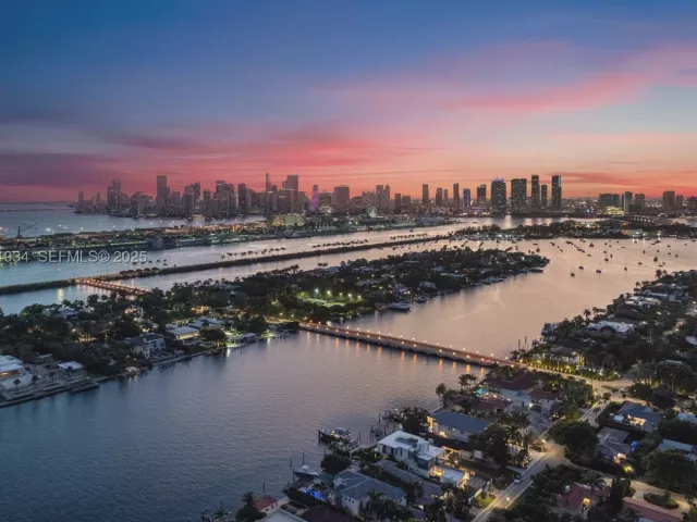 Продажа дома по адресу 176 S Hibiscus Drive - фото 9076840
