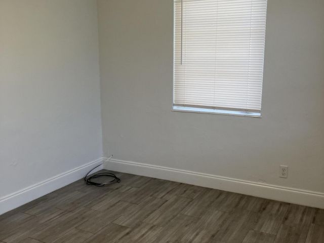 Дом в аренду по адресу 949 30th Street - фото 6932094