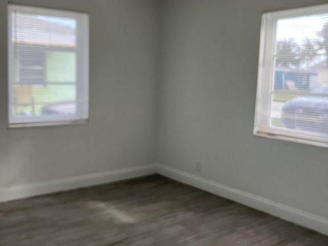 Дом в аренду по адресу 949 30th Street - фото 6932096