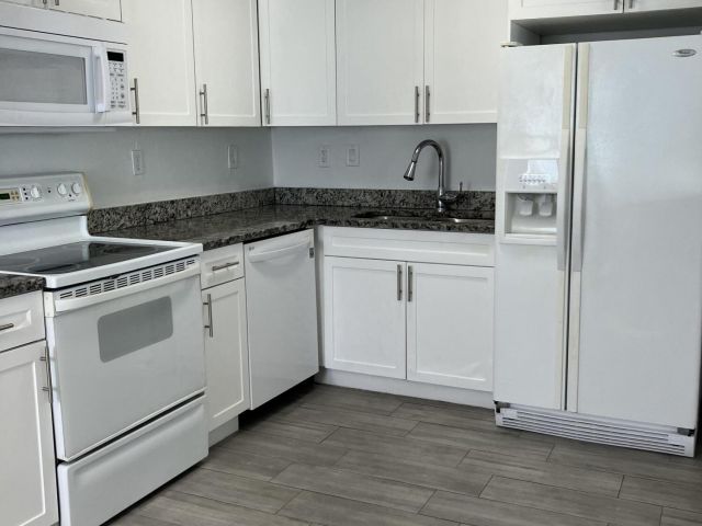 Дом в аренду по адресу 949 30th Street - фото 6932098