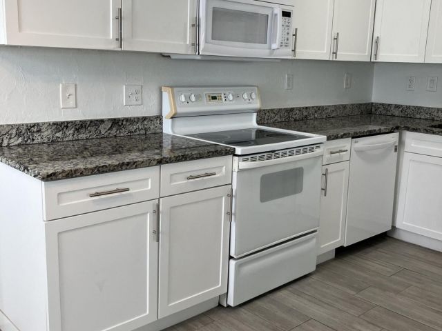 Дом в аренду по адресу 949 30th Street - фото 6932099