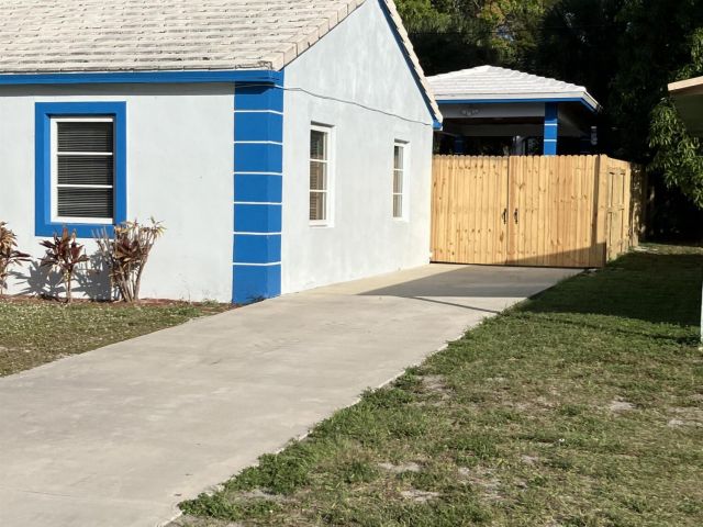 Дом в аренду по адресу 949 30th Street - фото 6932100