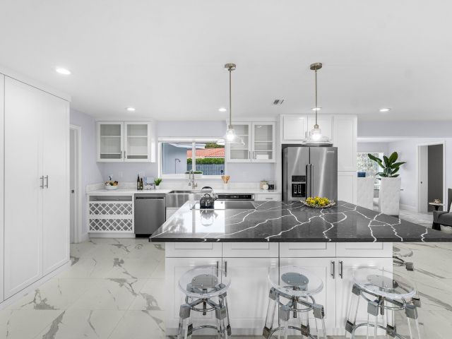 Продажа дома по адресу 465 NW 11th Street - фото 6931636