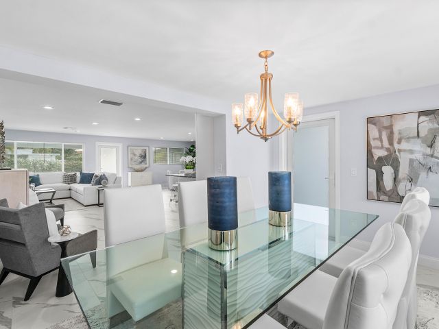 Продажа дома по адресу 465 NW 11th Street - фото 6931638