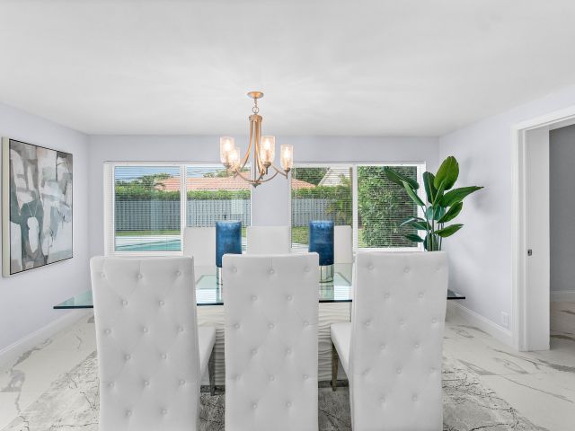 Продажа дома по адресу 465 NW 11th Street - фото 6931640