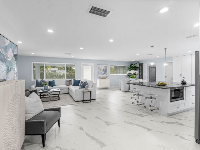 Продажа дома по адресу 465 NW 11th Street - фото 6931641