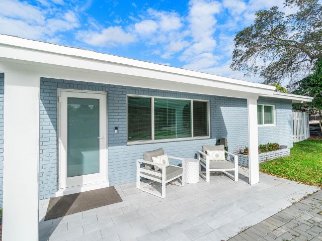 Продажа дома по адресу 465 NW 11th Street - фото 6931651