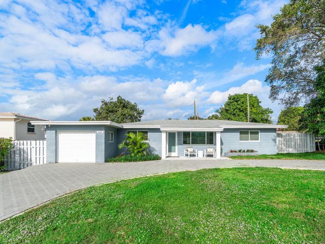 Продажа дома по адресу 465 NW 11th Street - фото 6931652