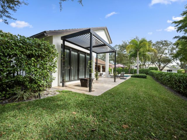 Продажа дома по адресу 2350 NW 43rd Street - фото 6937590