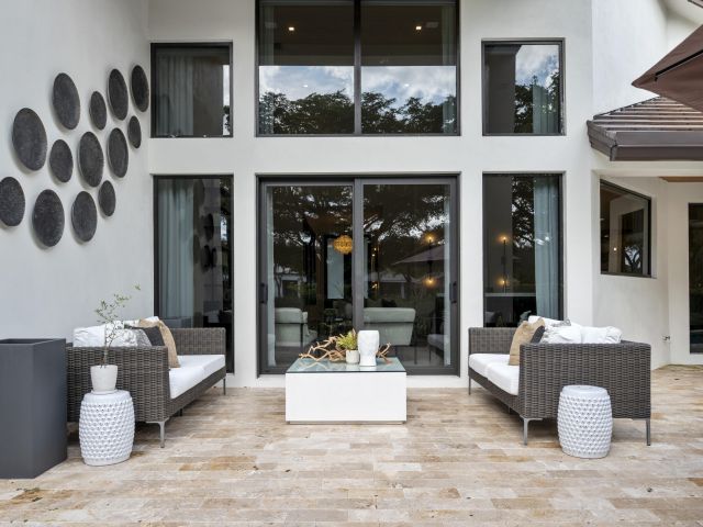 Продажа дома по адресу 2350 NW 43rd Street - фото 6937591