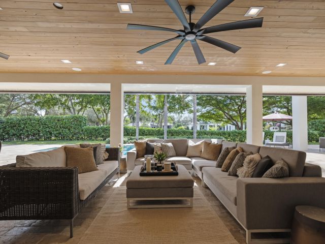 Продажа дома по адресу 2350 NW 43rd Street - фото 6937593