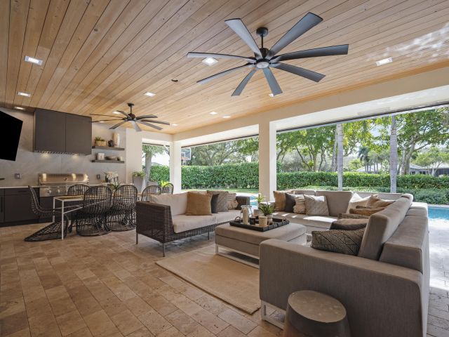 Продажа дома по адресу 2350 NW 43rd Street - фото 6937594