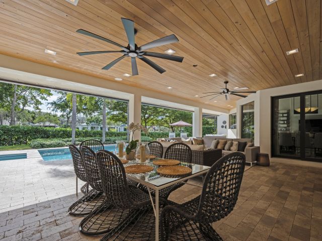 Продажа дома по адресу 2350 NW 43rd Street - фото 6937595