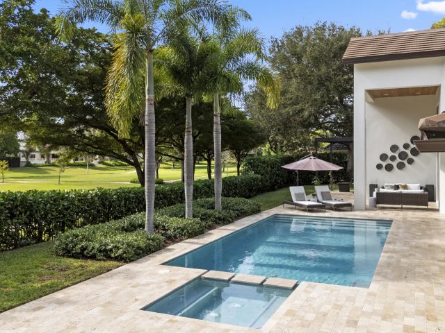 Продажа дома по адресу 2350 NW 43rd Street - фото 6937599