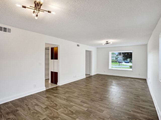 Продажа дома по адресу 9855 Robins Nest Road - фото 6934789