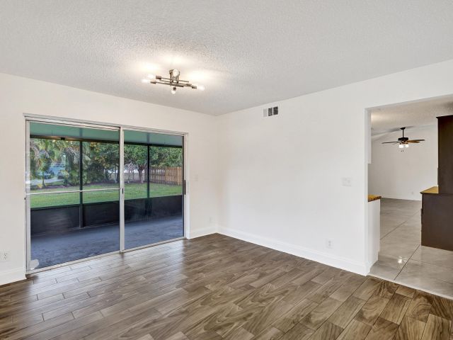 Продажа дома по адресу 9855 Robins Nest Road - фото 6934790