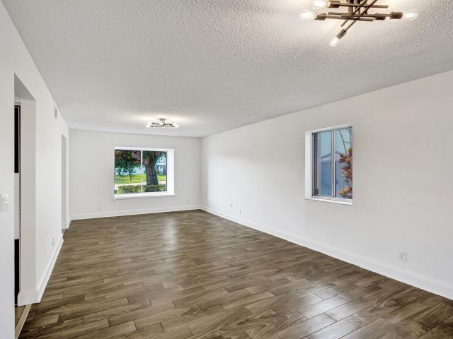 Продажа дома по адресу 9855 Robins Nest Road - фото 6934791