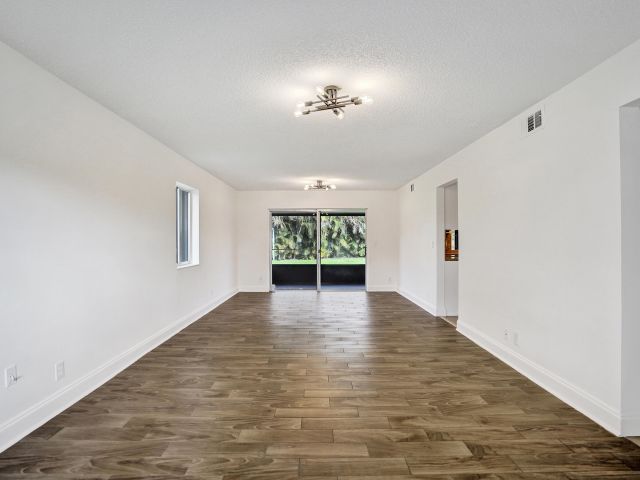 Продажа дома по адресу 9855 Robins Nest Road - фото 6934792