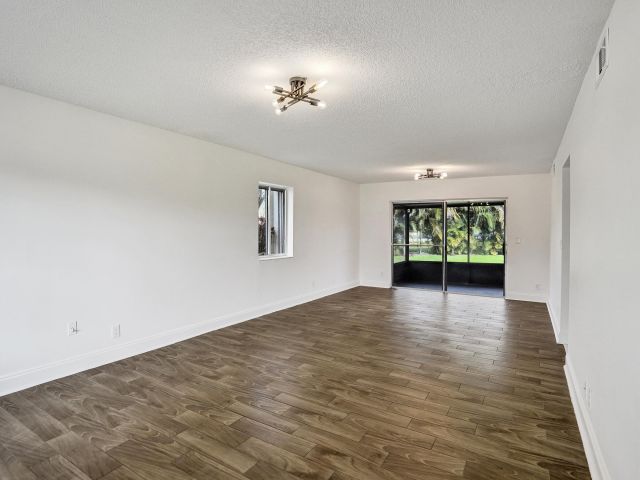 Продажа дома по адресу 9855 Robins Nest Road - фото 6934793