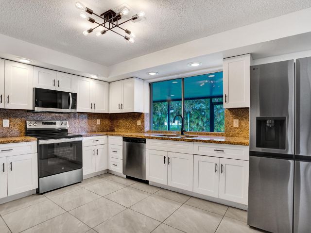 Продажа дома по адресу 9855 Robins Nest Road - фото 6934797