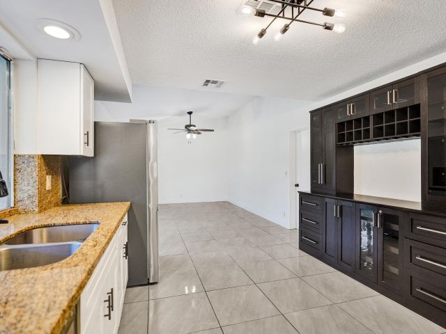 Продажа дома по адресу 9855 Robins Nest Road - фото 6934798