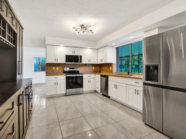 Продажа дома по адресу 9855 Robins Nest Road - фото 6934800