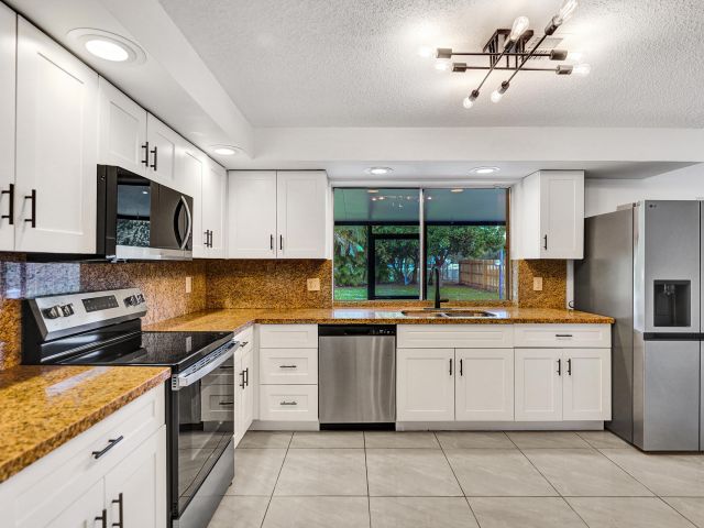 Продажа дома по адресу 9855 Robins Nest Road - фото 6934802