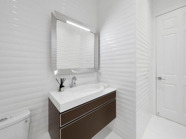Продажа дома по адресу 16430 NE 30th Avenue - фото 8442207