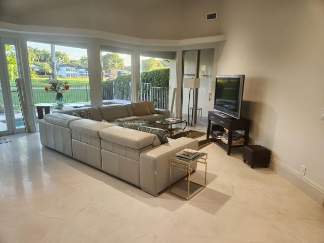 Дом в аренду по адресу 5480 NW 41st Terrace - фото 6932511