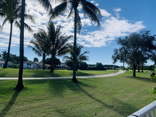 Дом в аренду по адресу 5480 NW 41st Terrace - фото 6932517
